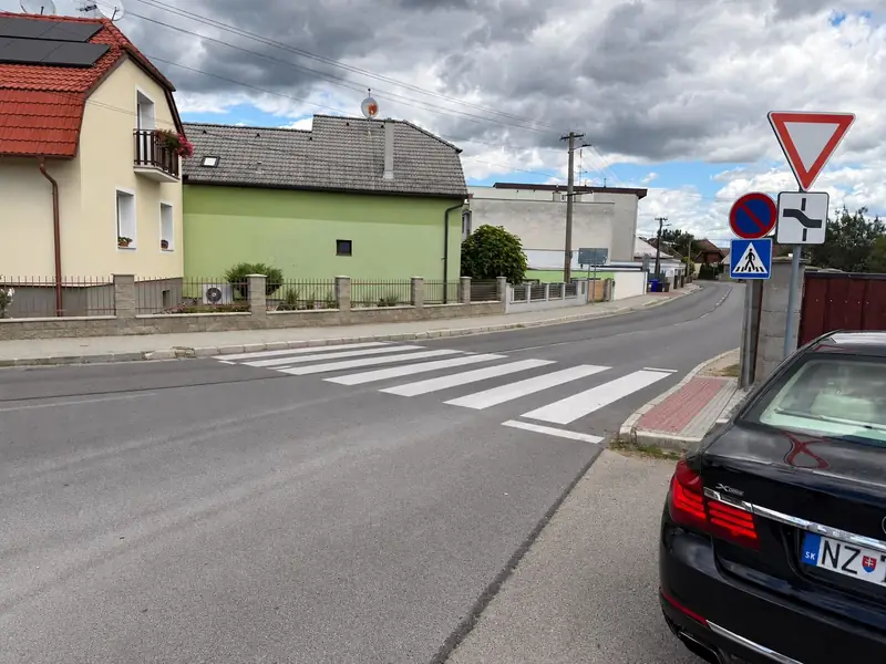 Návrh bezpečného priechodu pre chodcov na Hanzlikovskej ulici